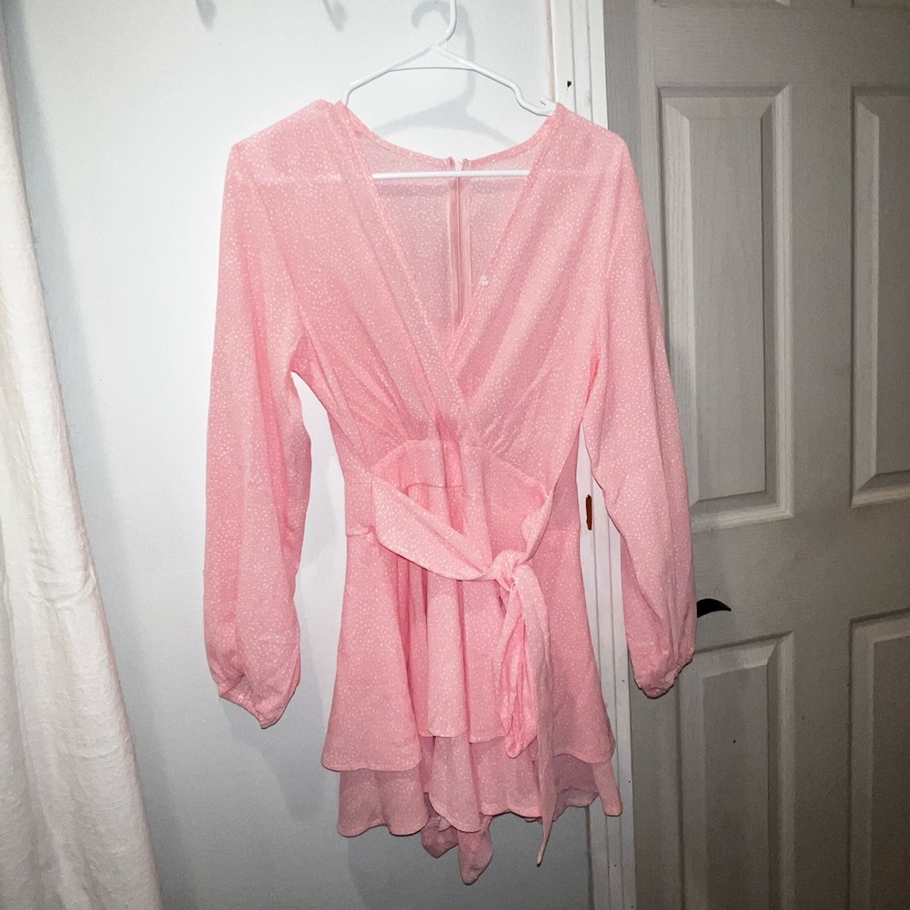 Worn once. Long sleeve short flowy romper. Great for the summer!